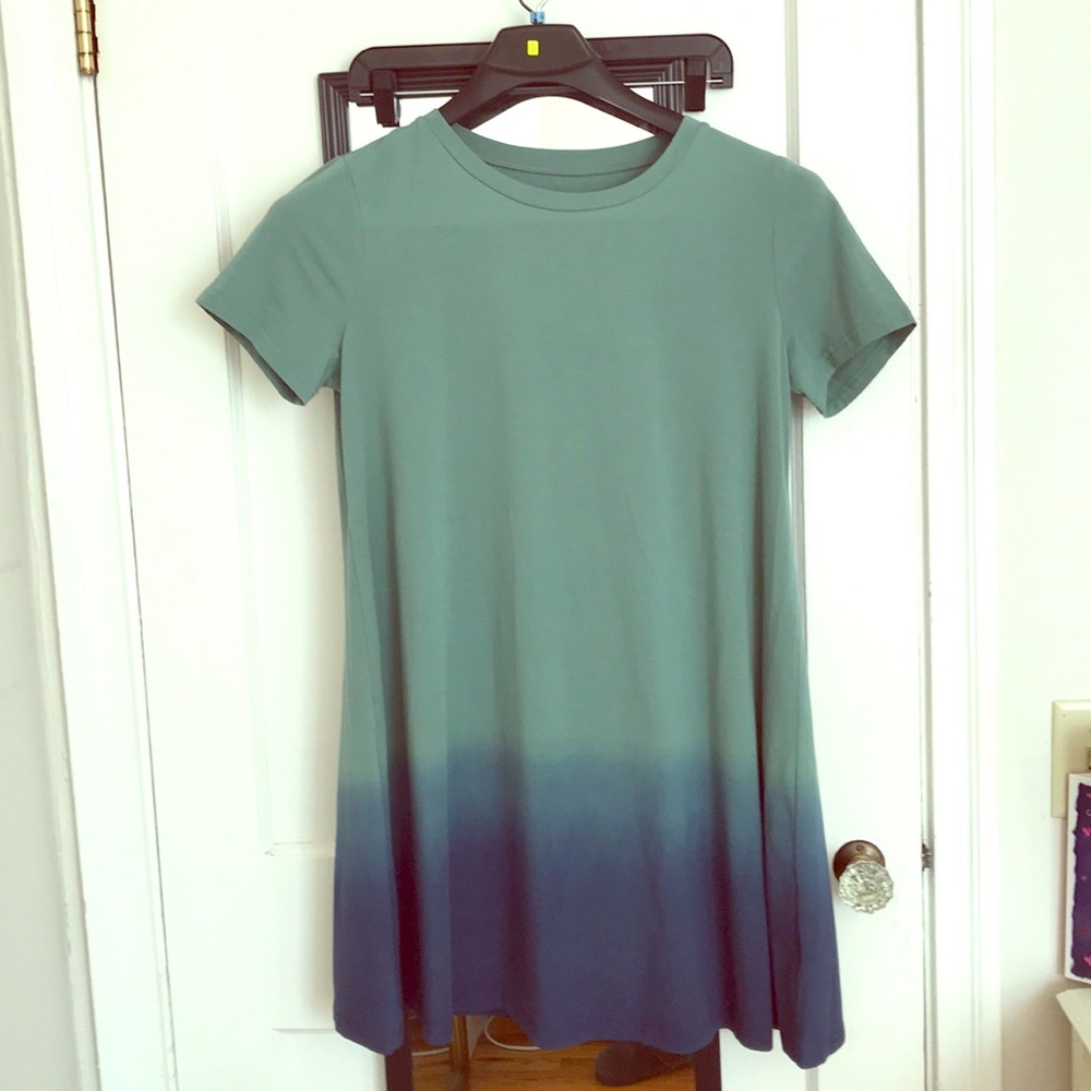 Stretchy but loose fitting T-shirt dress